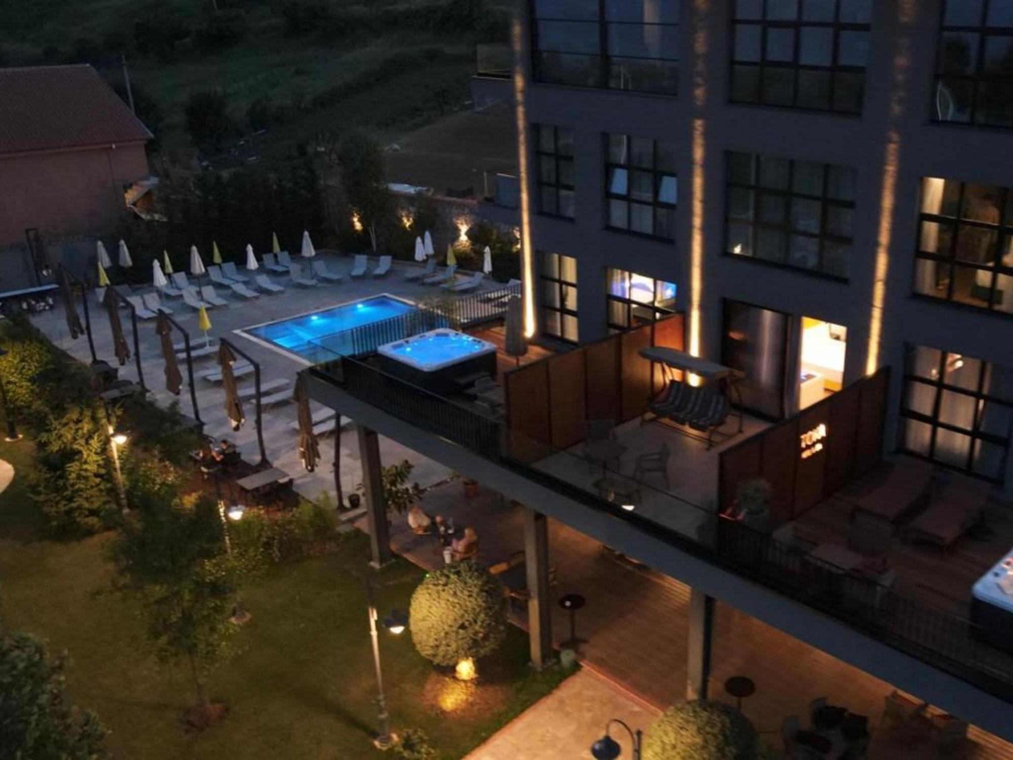 Udenisht Toka Hotel Restaurant מראה חיצוני תמונה