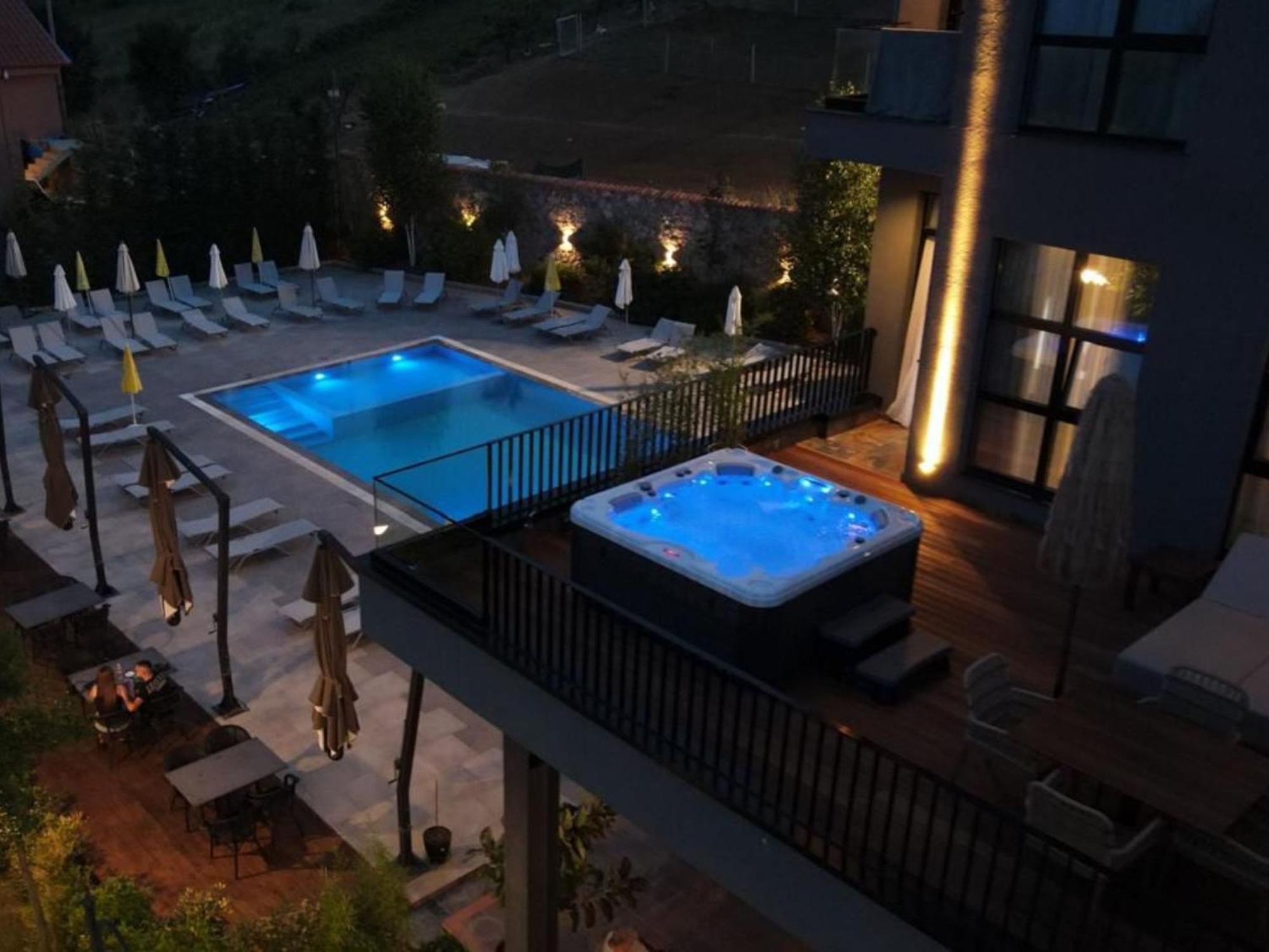 Udenisht Toka Hotel Restaurant מראה חיצוני תמונה