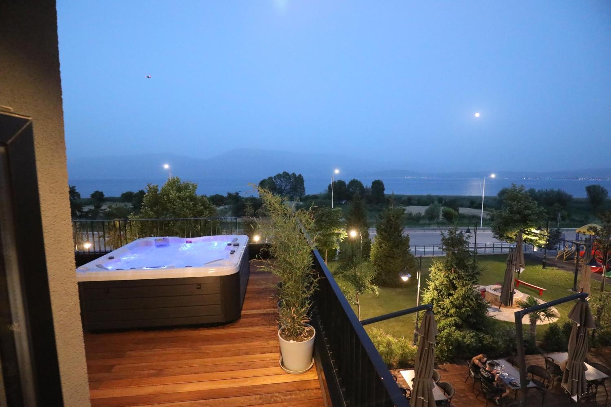 Udenisht Toka Hotel Restaurant מראה חיצוני תמונה