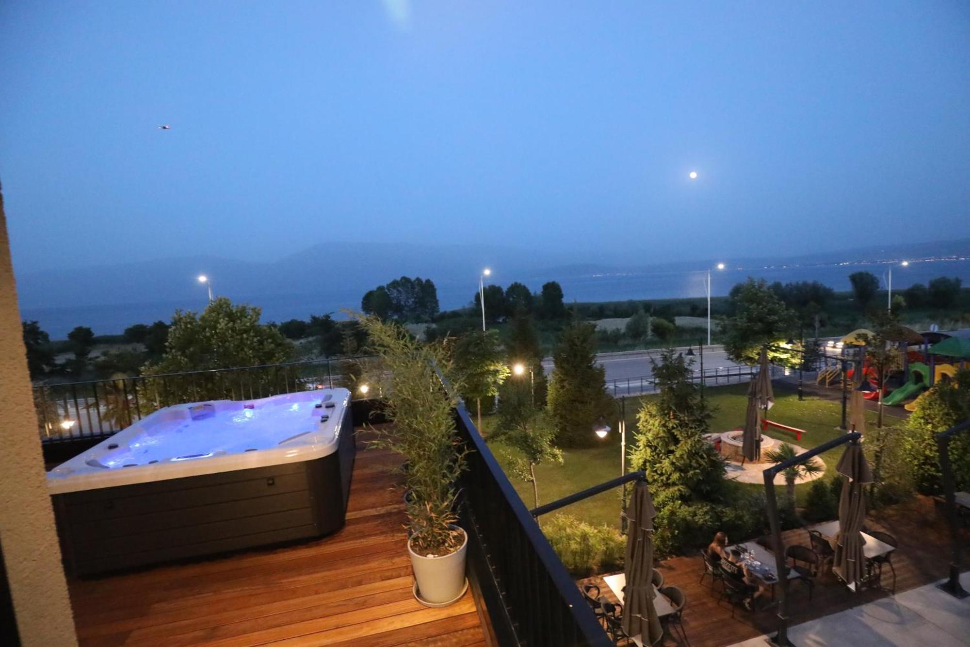 Udenisht Toka Hotel Restaurant מראה חיצוני תמונה