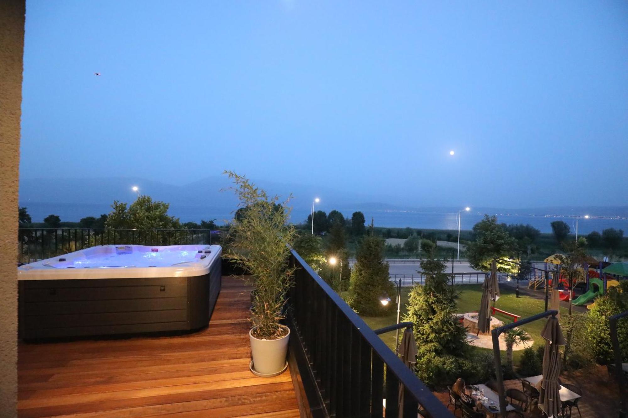 Udenisht Toka Hotel Restaurant מראה חיצוני תמונה