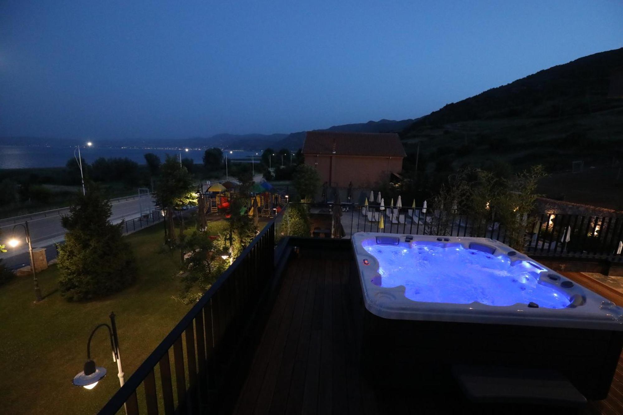 Udenisht Toka Hotel Restaurant מראה חיצוני תמונה
