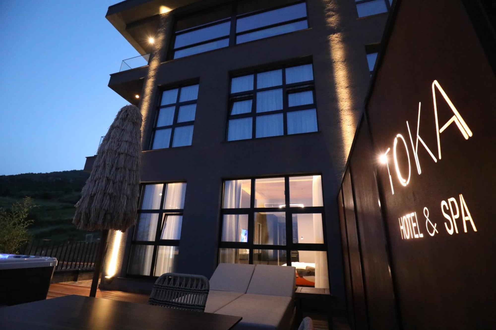 Udenisht Toka Hotel Restaurant מראה חיצוני תמונה