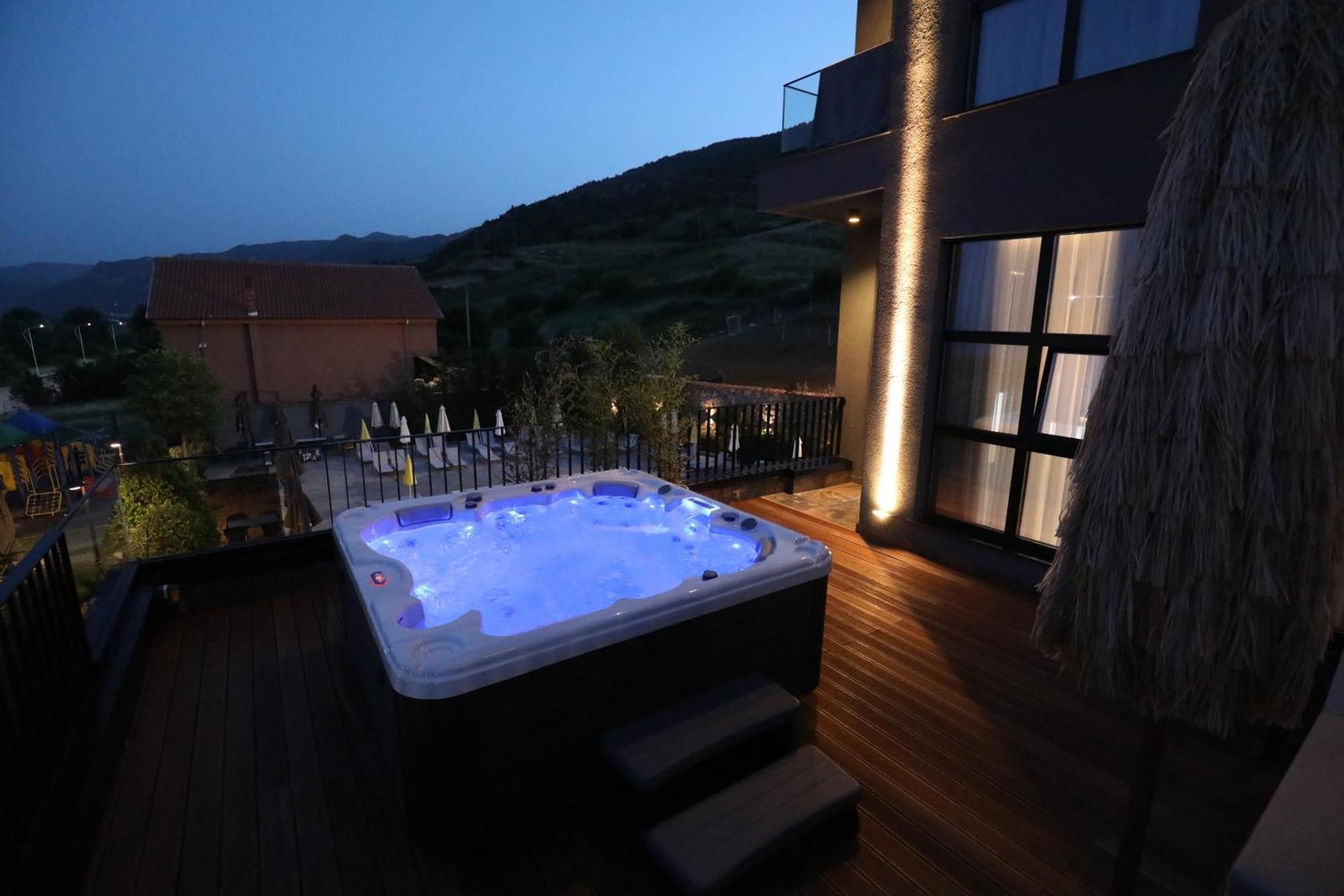 Udenisht Toka Hotel Restaurant מראה חיצוני תמונה