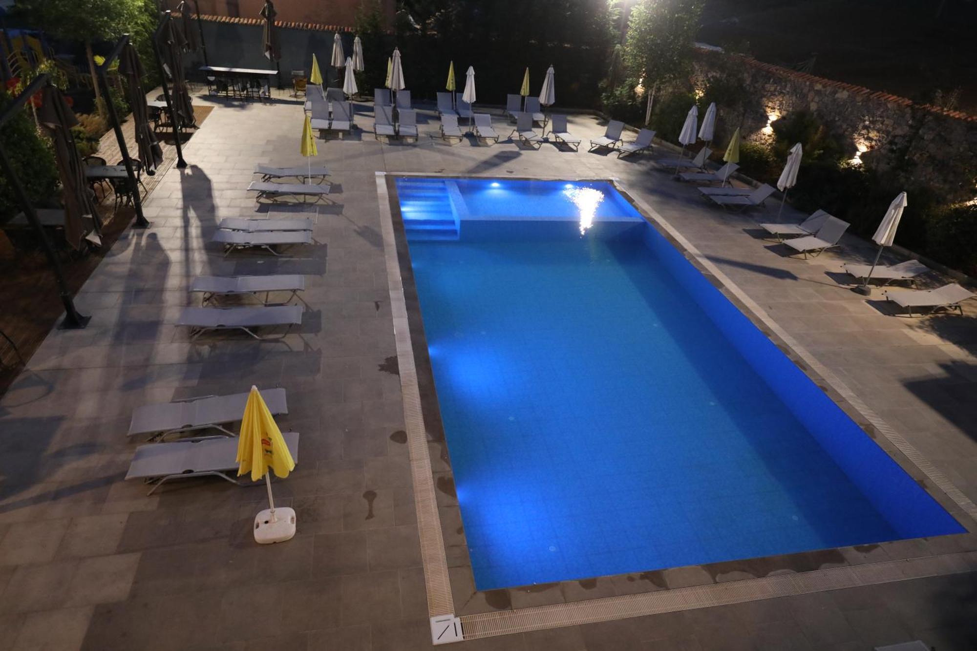 Udenisht Toka Hotel Restaurant מראה חיצוני תמונה