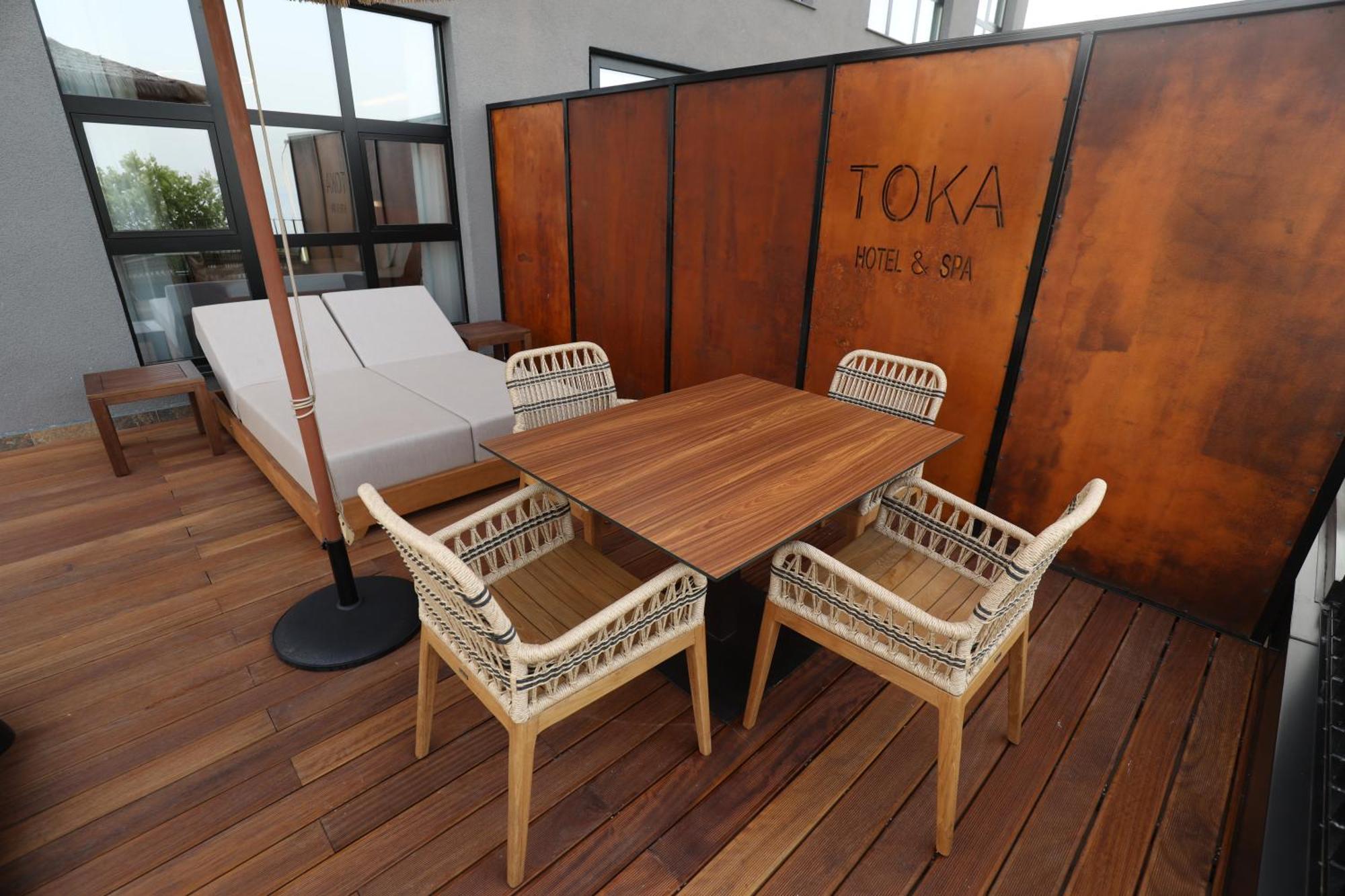 Udenisht Toka Hotel Restaurant מראה חיצוני תמונה