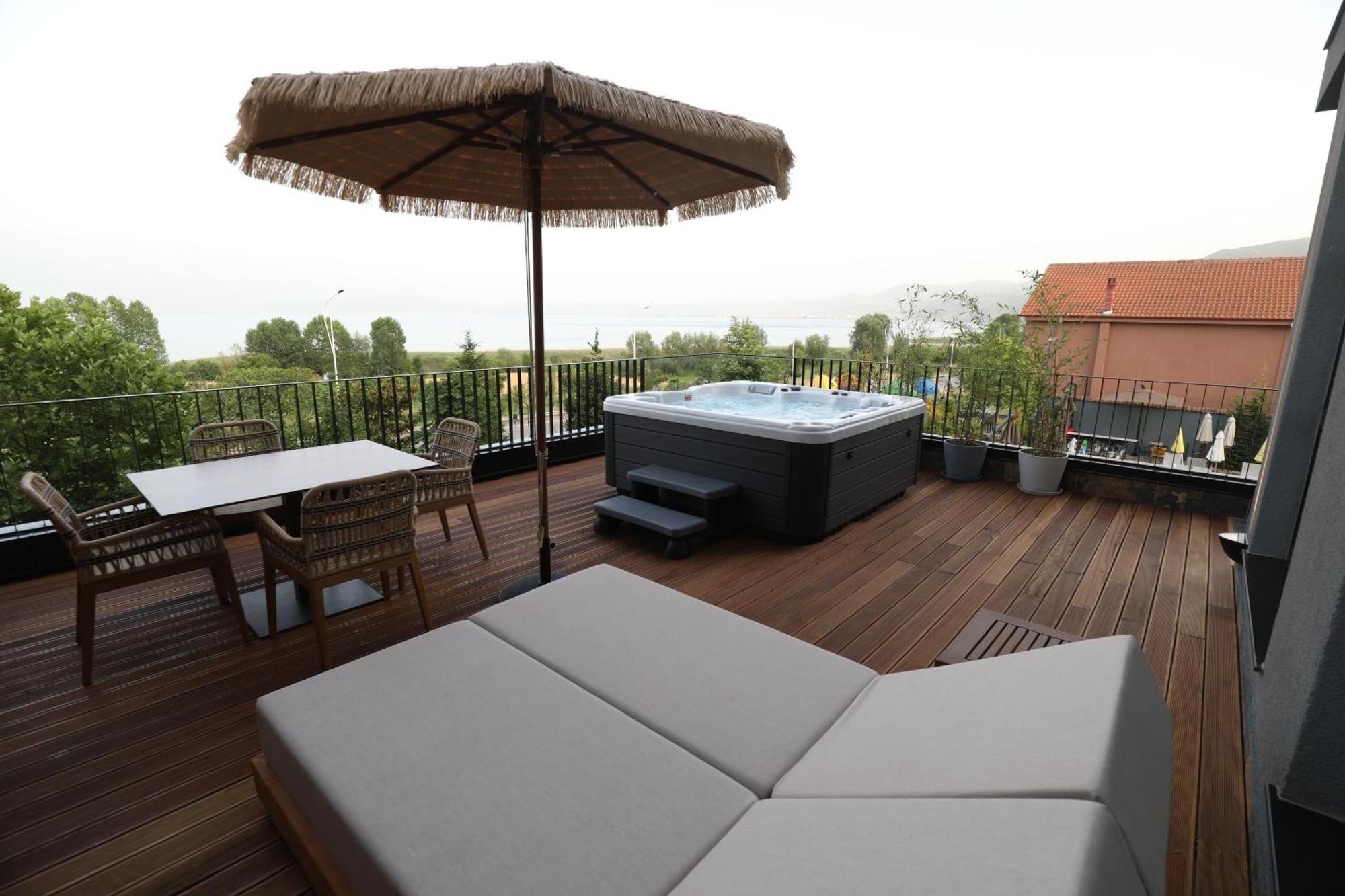 Udenisht Toka Hotel Restaurant מראה חיצוני תמונה