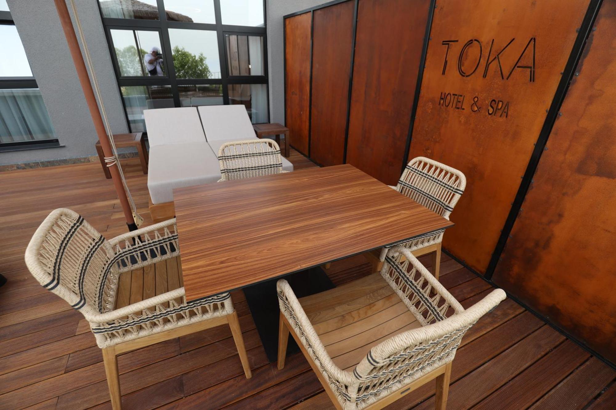 Udenisht Toka Hotel Restaurant מראה חיצוני תמונה