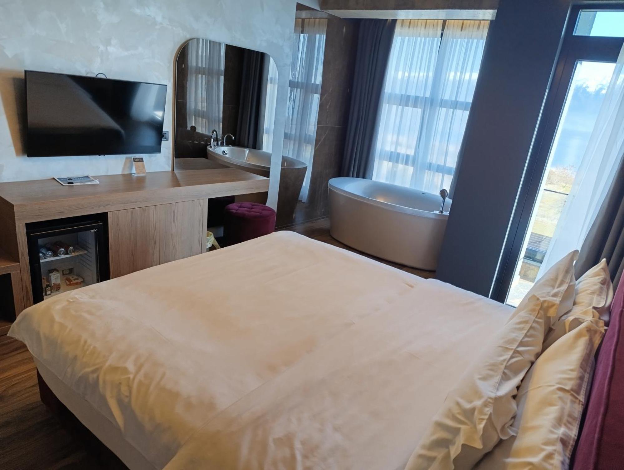 Udenisht Toka Hotel Restaurant מראה חיצוני תמונה
