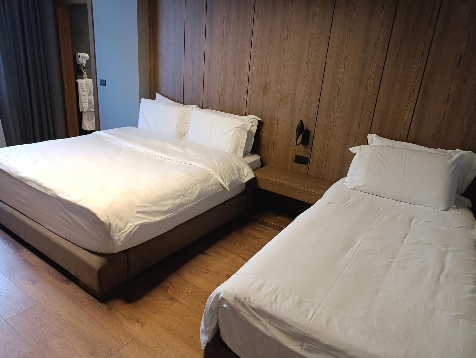 Udenisht Toka Hotel Restaurant מראה חיצוני תמונה
