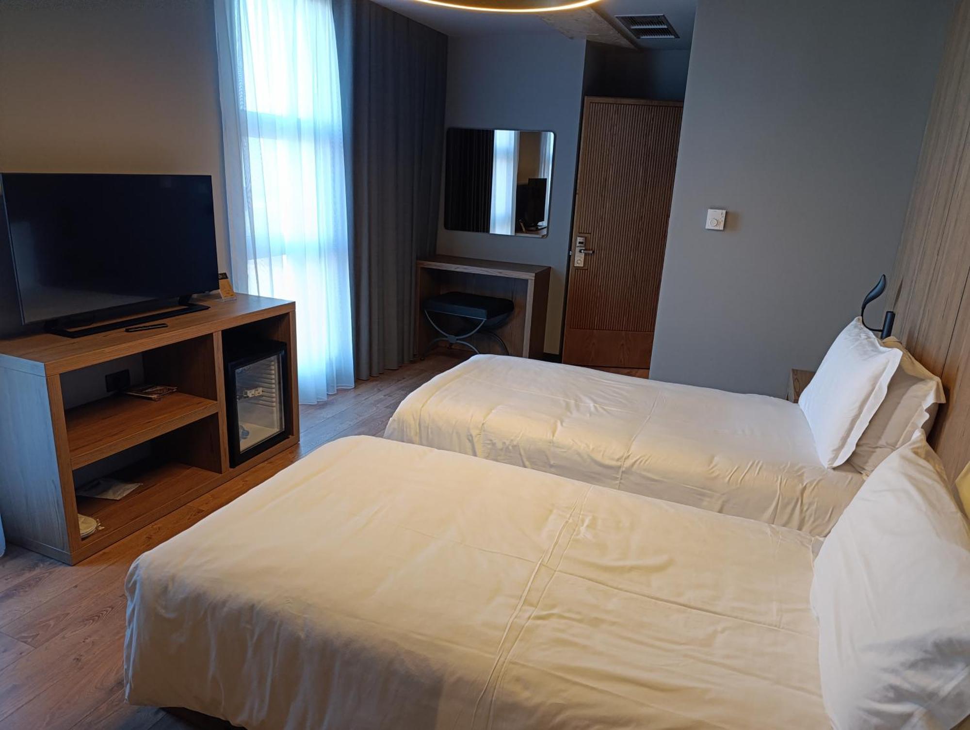Udenisht Toka Hotel Restaurant מראה חיצוני תמונה