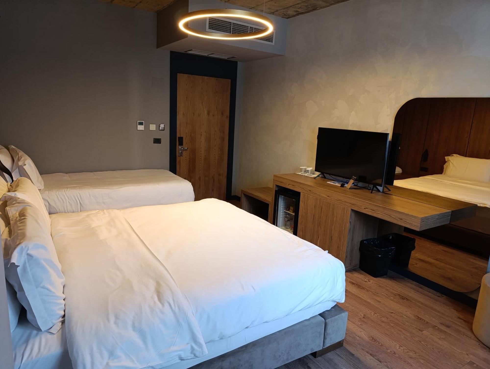 Udenisht Toka Hotel Restaurant מראה חיצוני תמונה