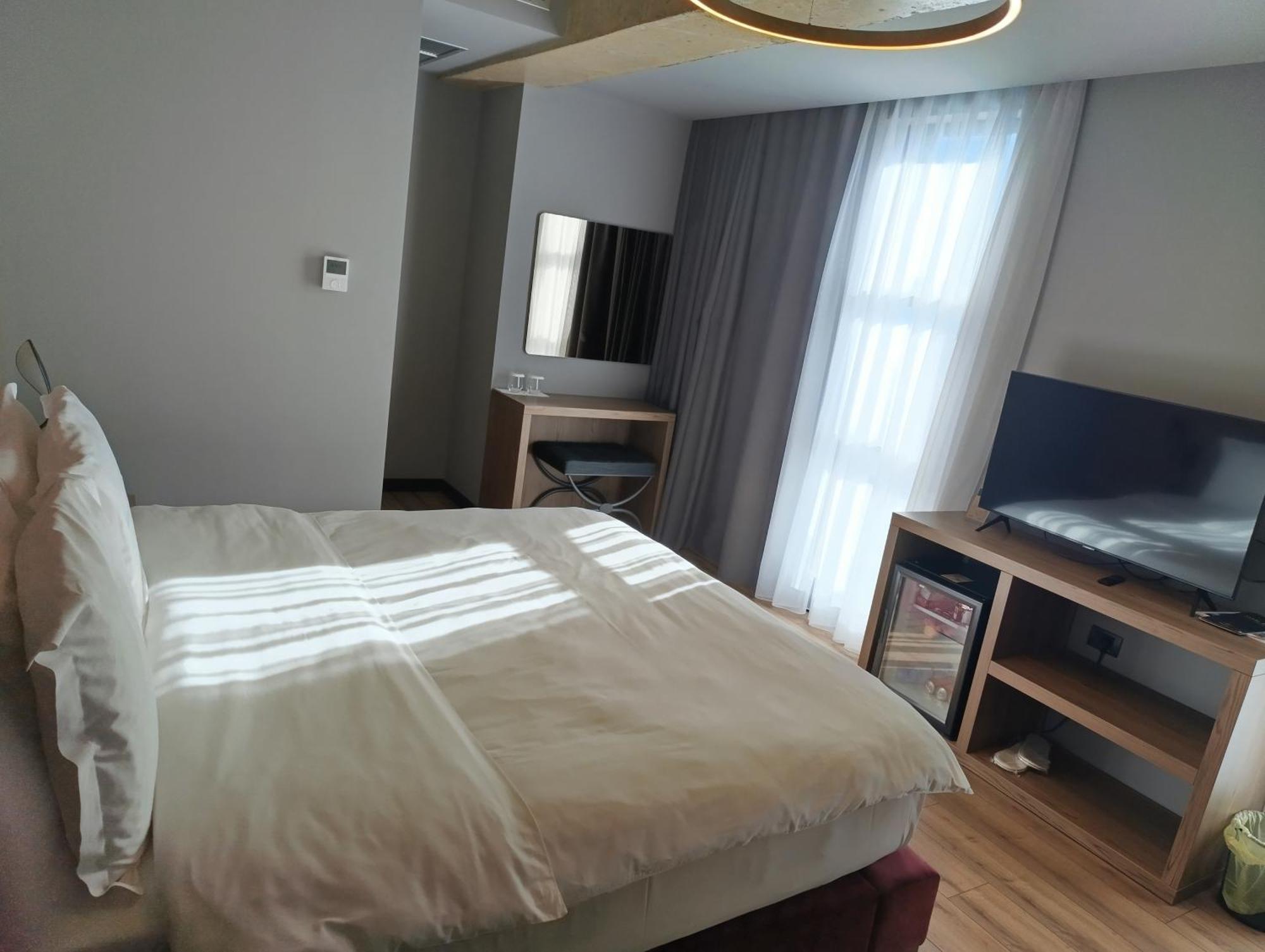 Udenisht Toka Hotel Restaurant מראה חיצוני תמונה