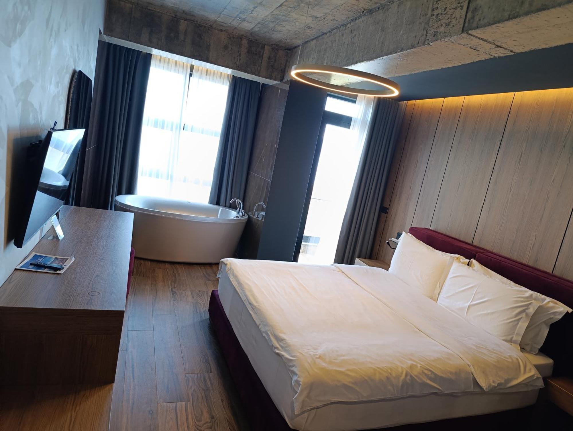Udenisht Toka Hotel Restaurant מראה חיצוני תמונה