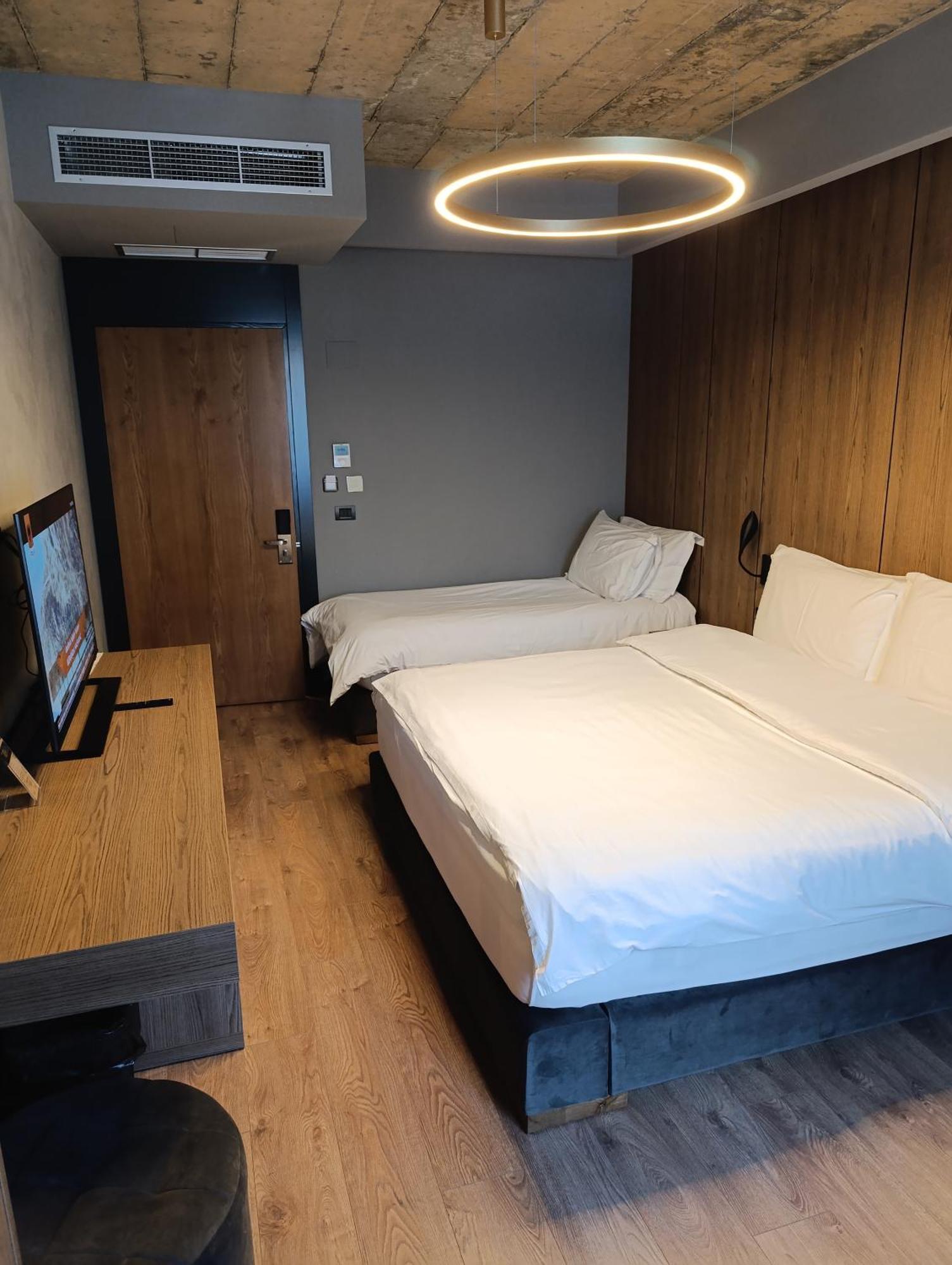 Udenisht Toka Hotel Restaurant מראה חיצוני תמונה