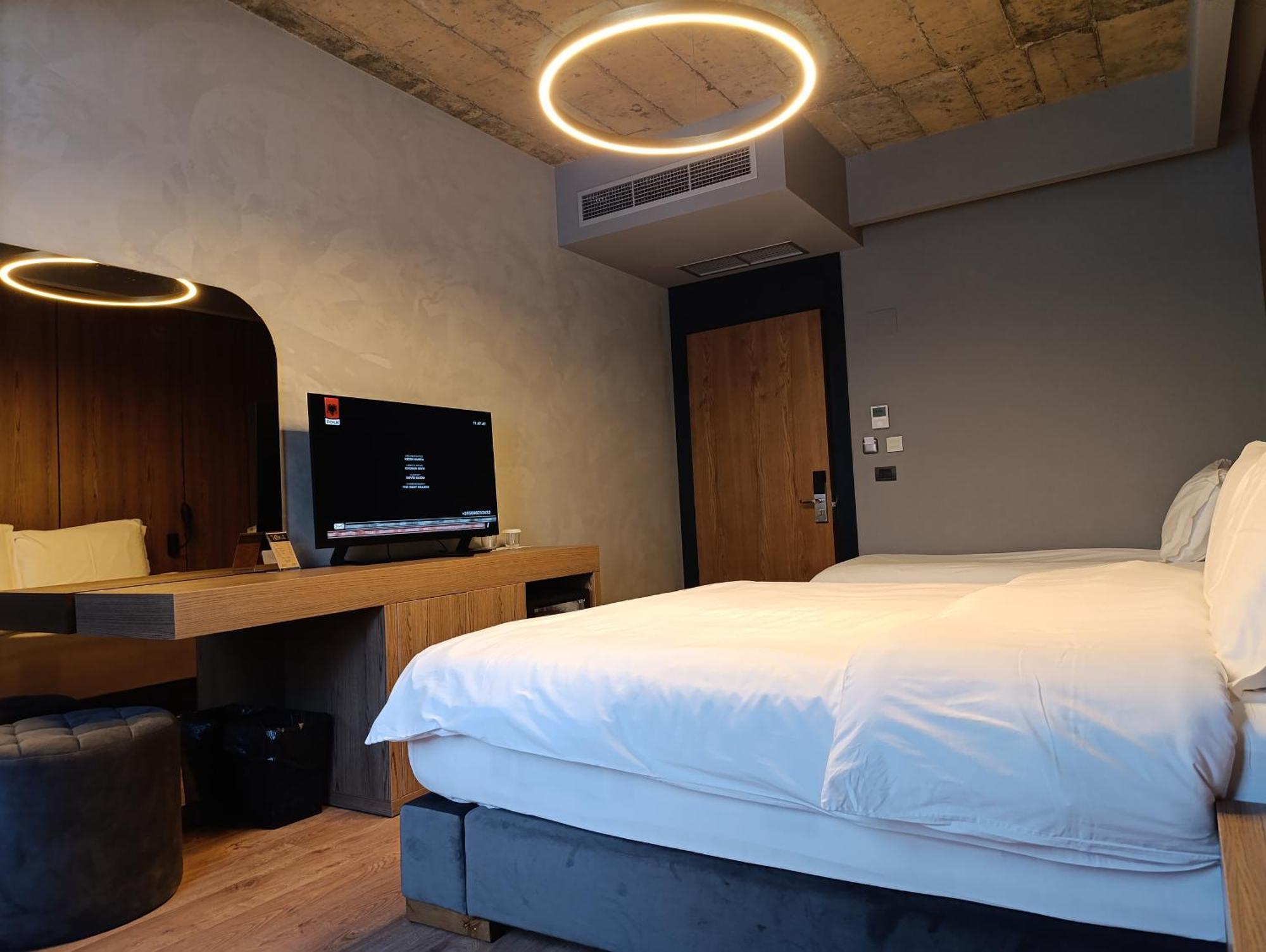 Udenisht Toka Hotel Restaurant מראה חיצוני תמונה