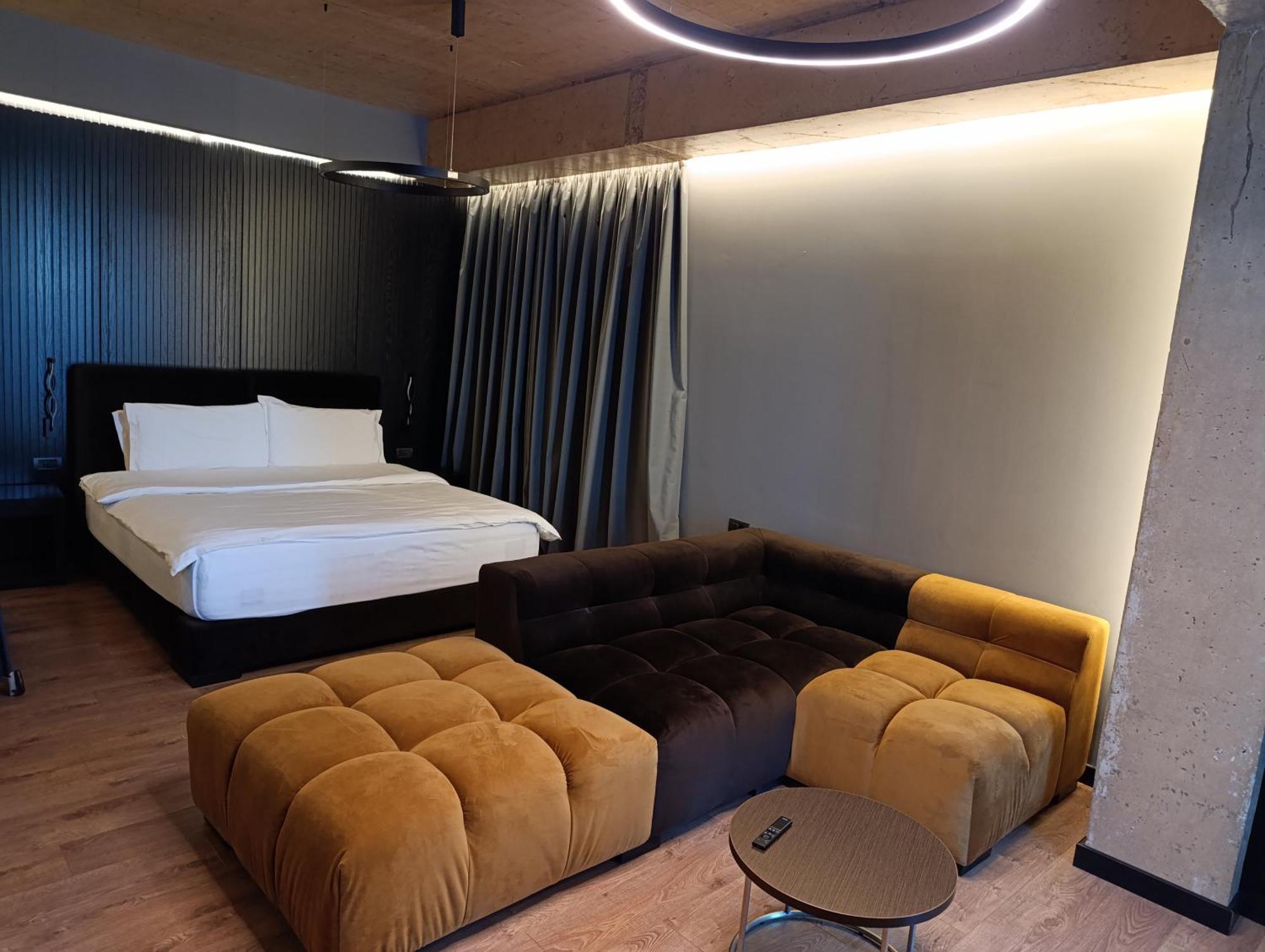 Udenisht Toka Hotel Restaurant מראה חיצוני תמונה