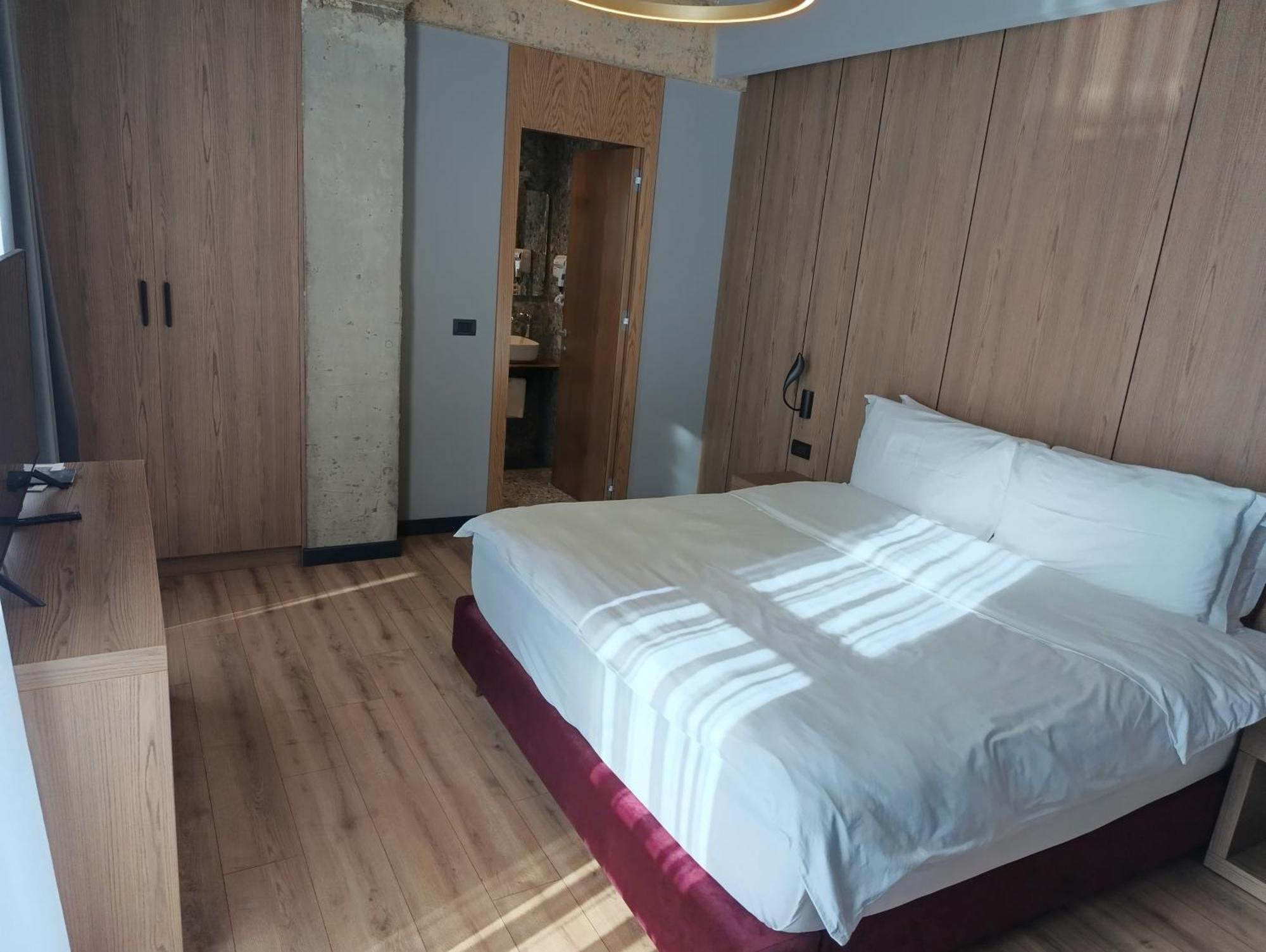 Udenisht Toka Hotel Restaurant מראה חיצוני תמונה