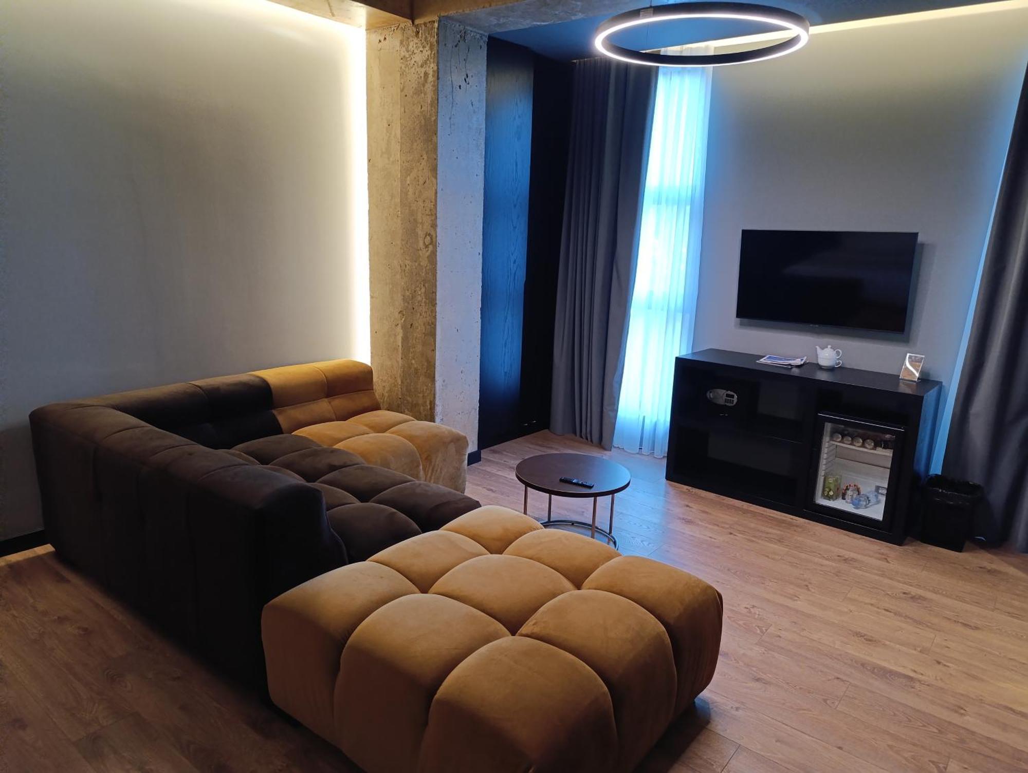 Udenisht Toka Hotel Restaurant מראה חיצוני תמונה