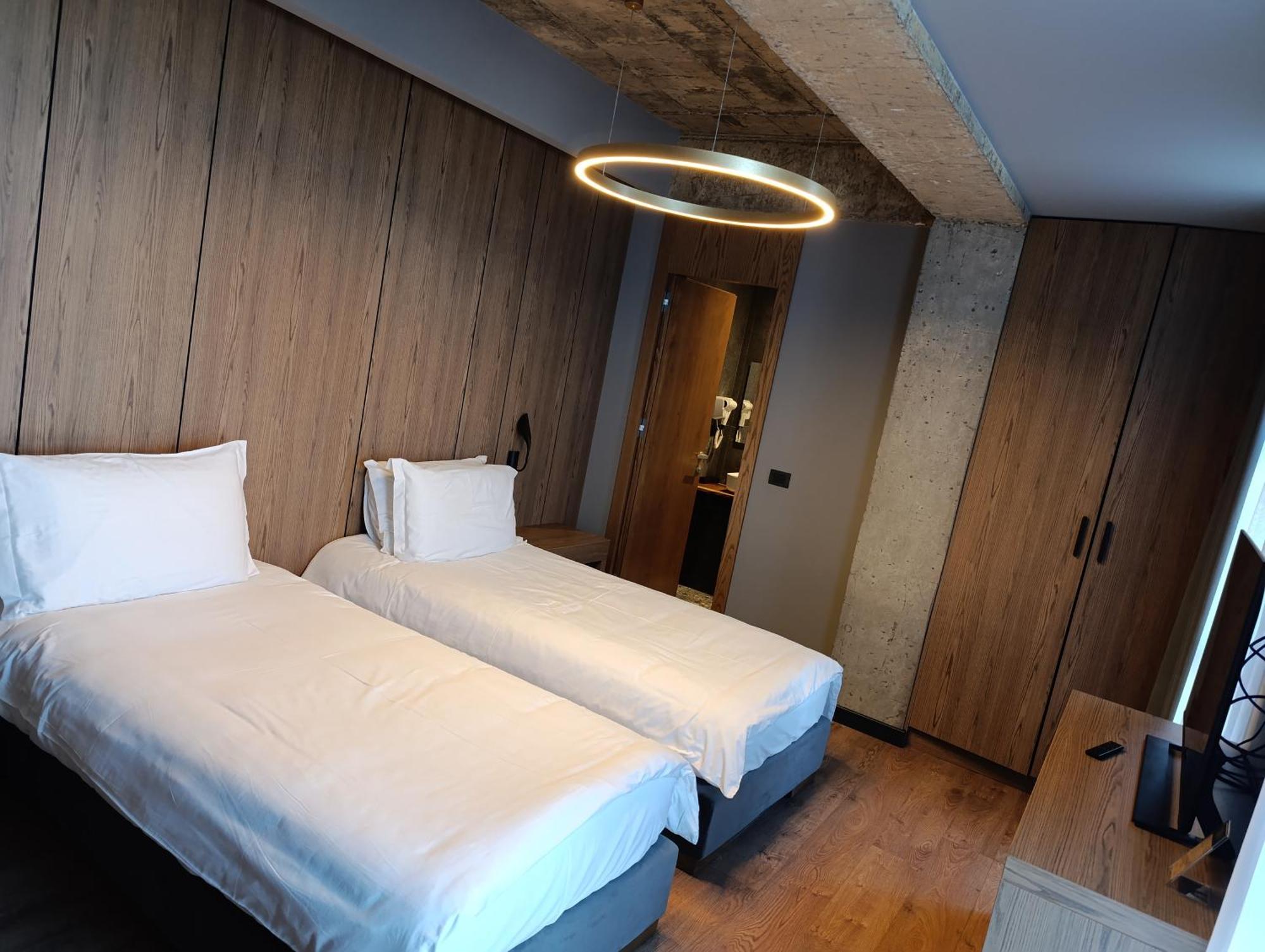 Udenisht Toka Hotel Restaurant מראה חיצוני תמונה
